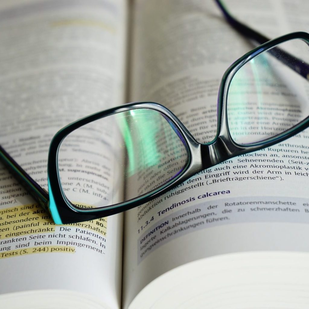 bookGlasses-1600x1067-circle